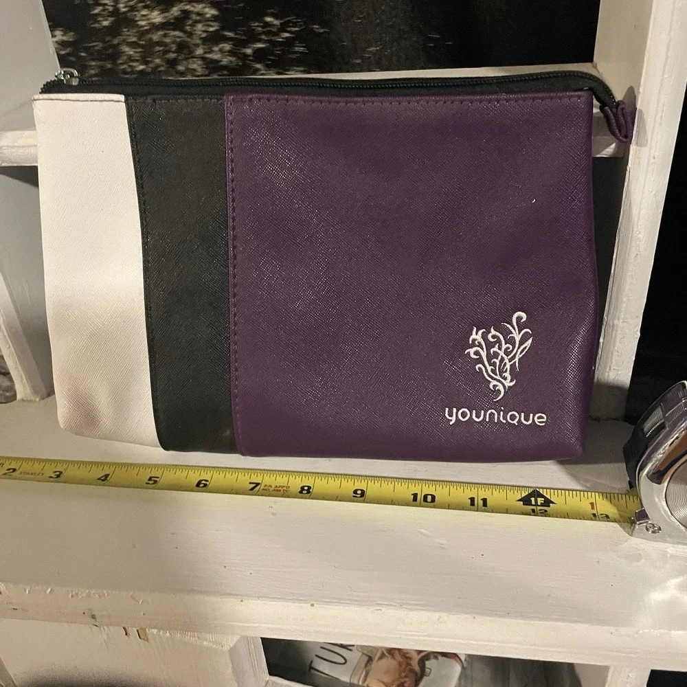 Younique Makeup Cosmetic Bag Black‎ Purple Travel Bag